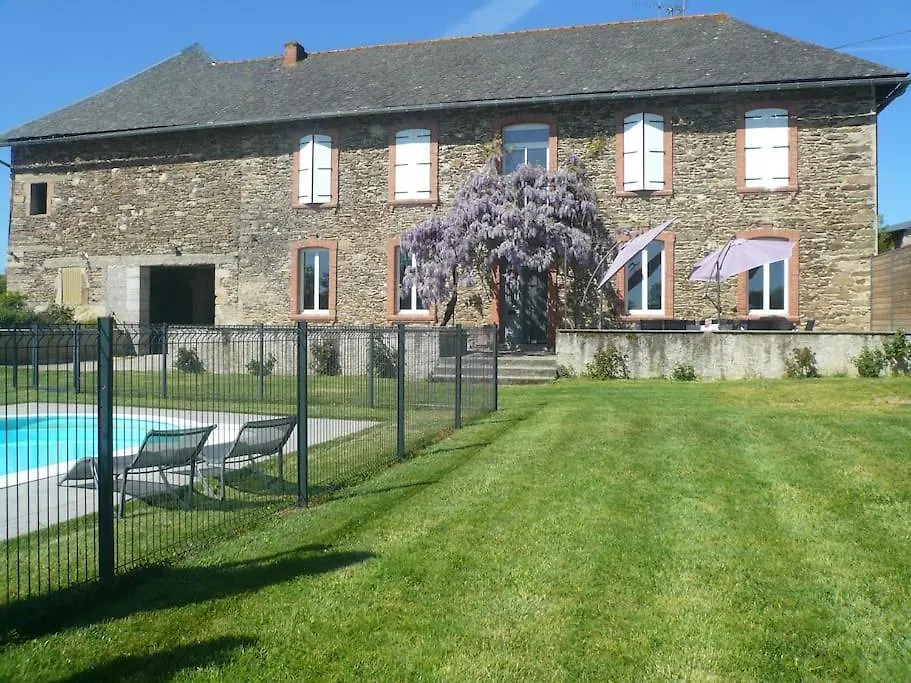 Gite Le Chant Des Tournesols Piscine Chauffee Montirat  Holiday home